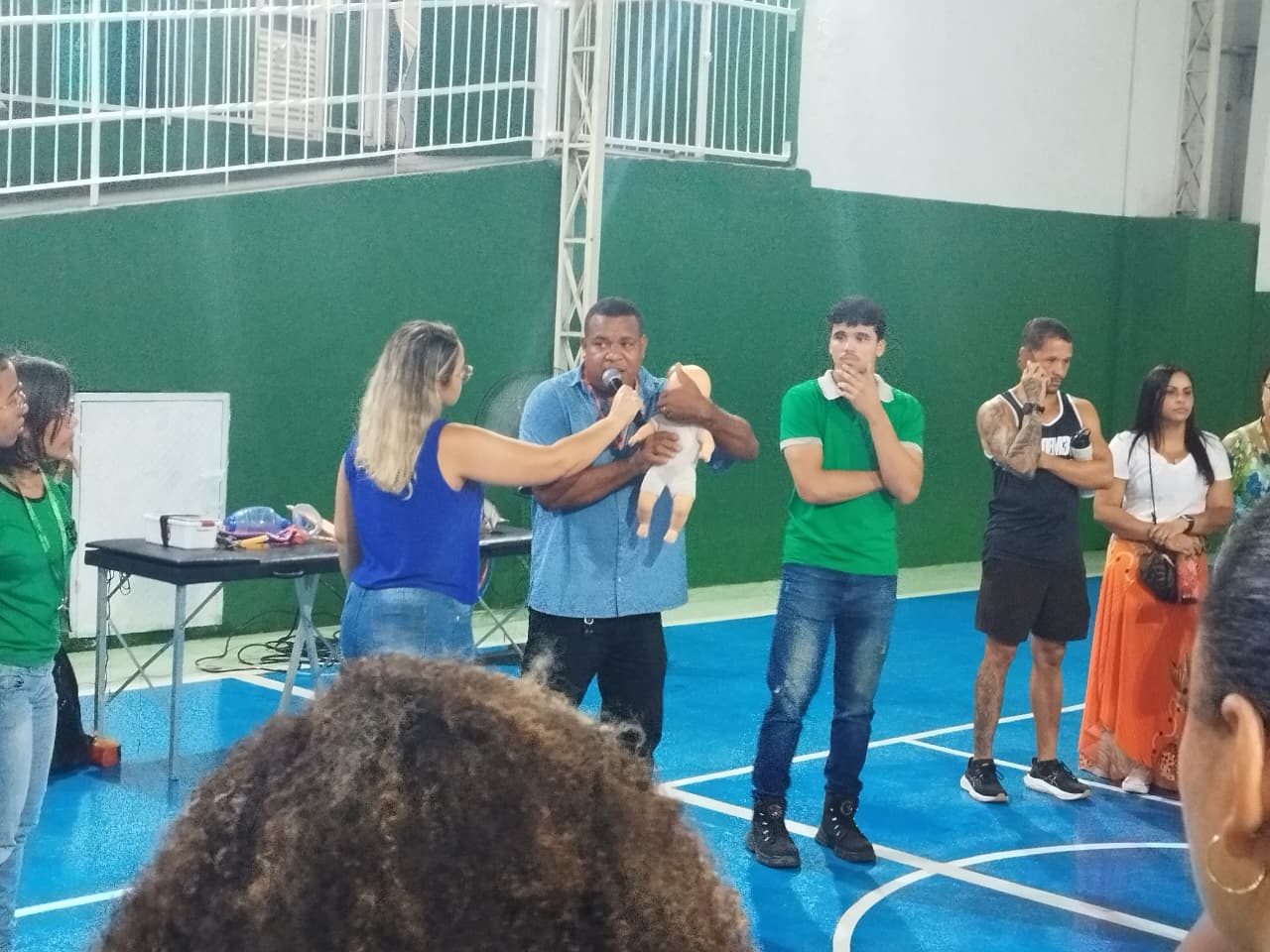 Treinamento de primeiros socorros em escola