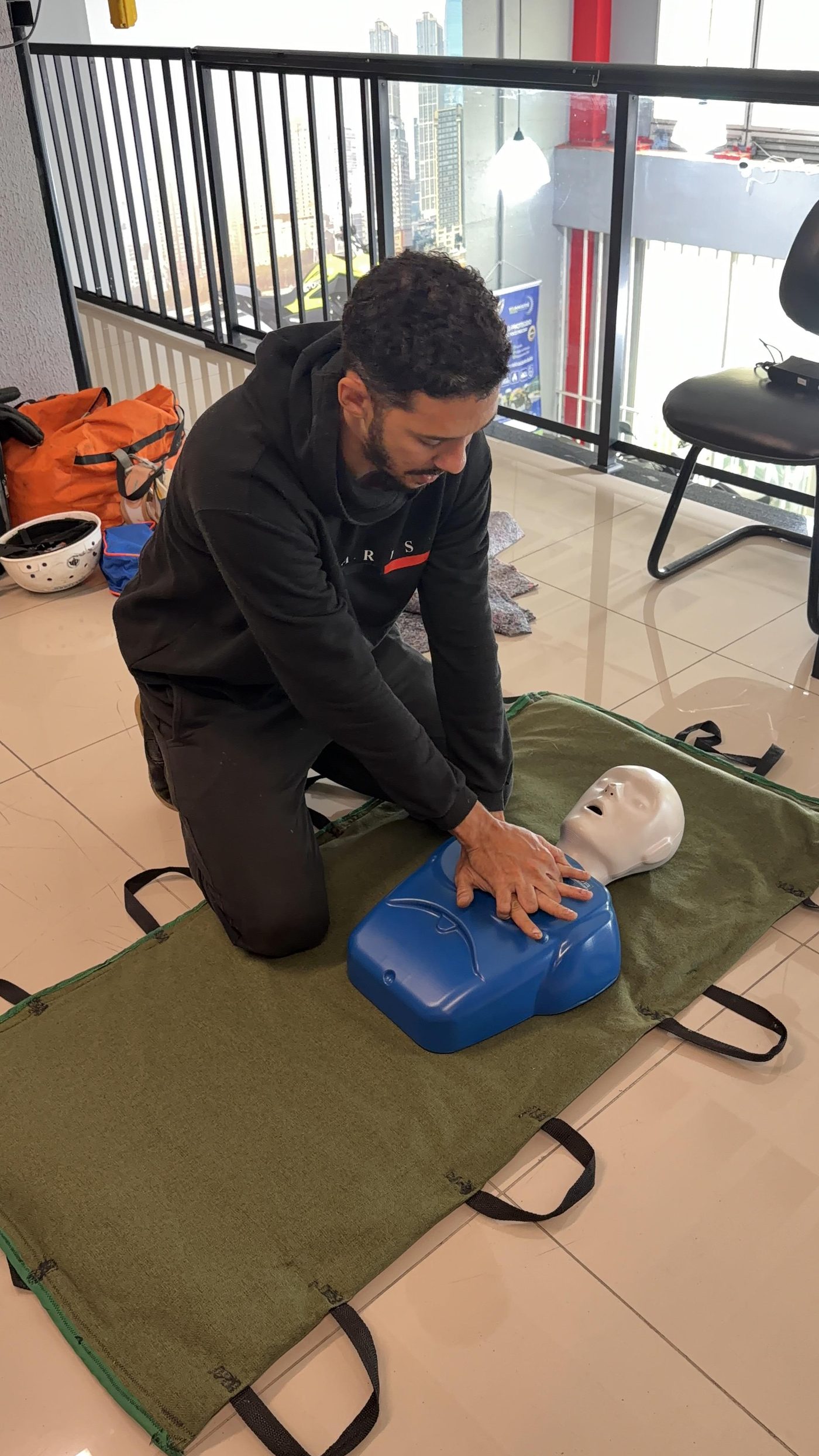 Prática de massagem cardíaca