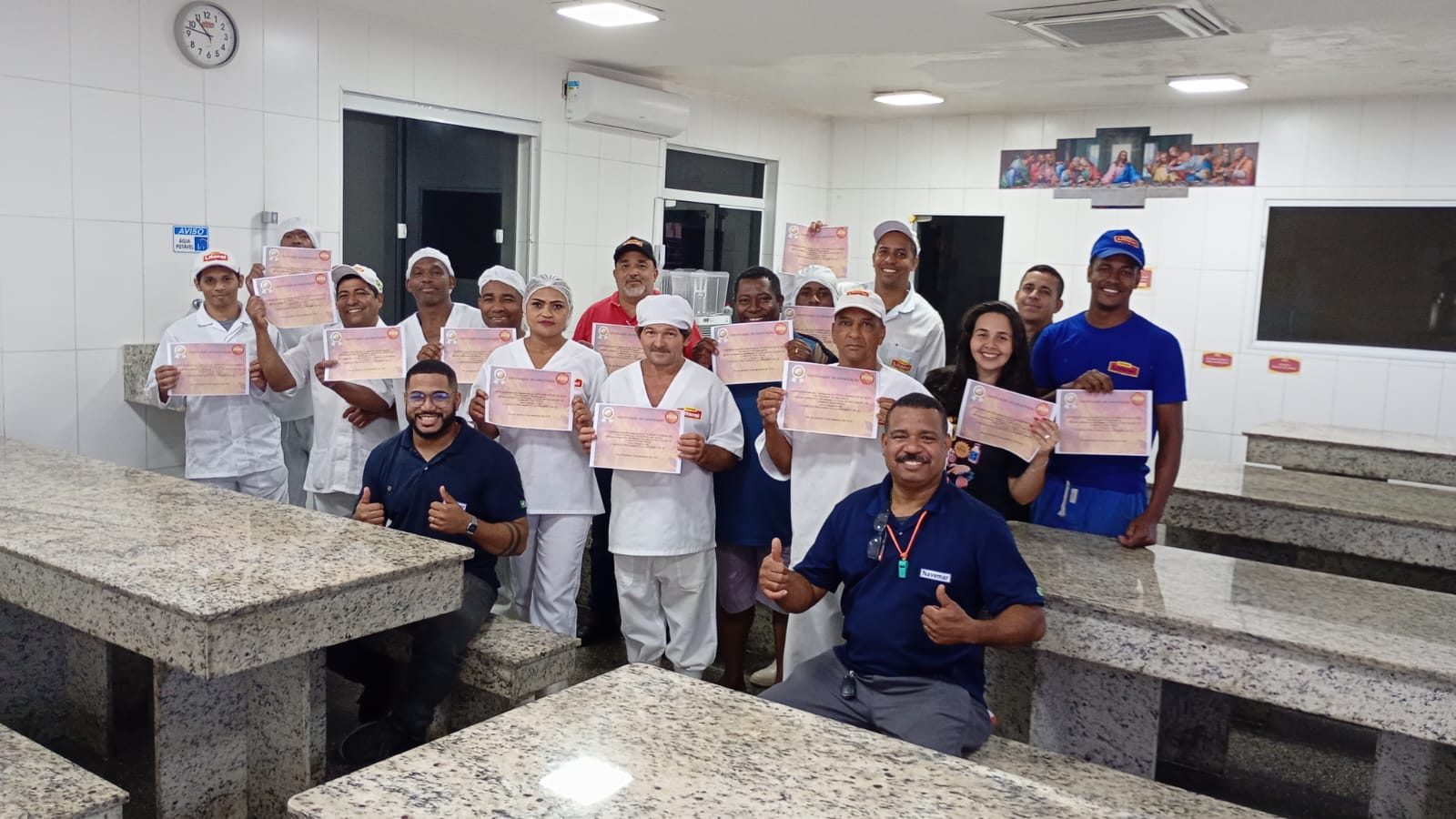 Turma formada com certificado